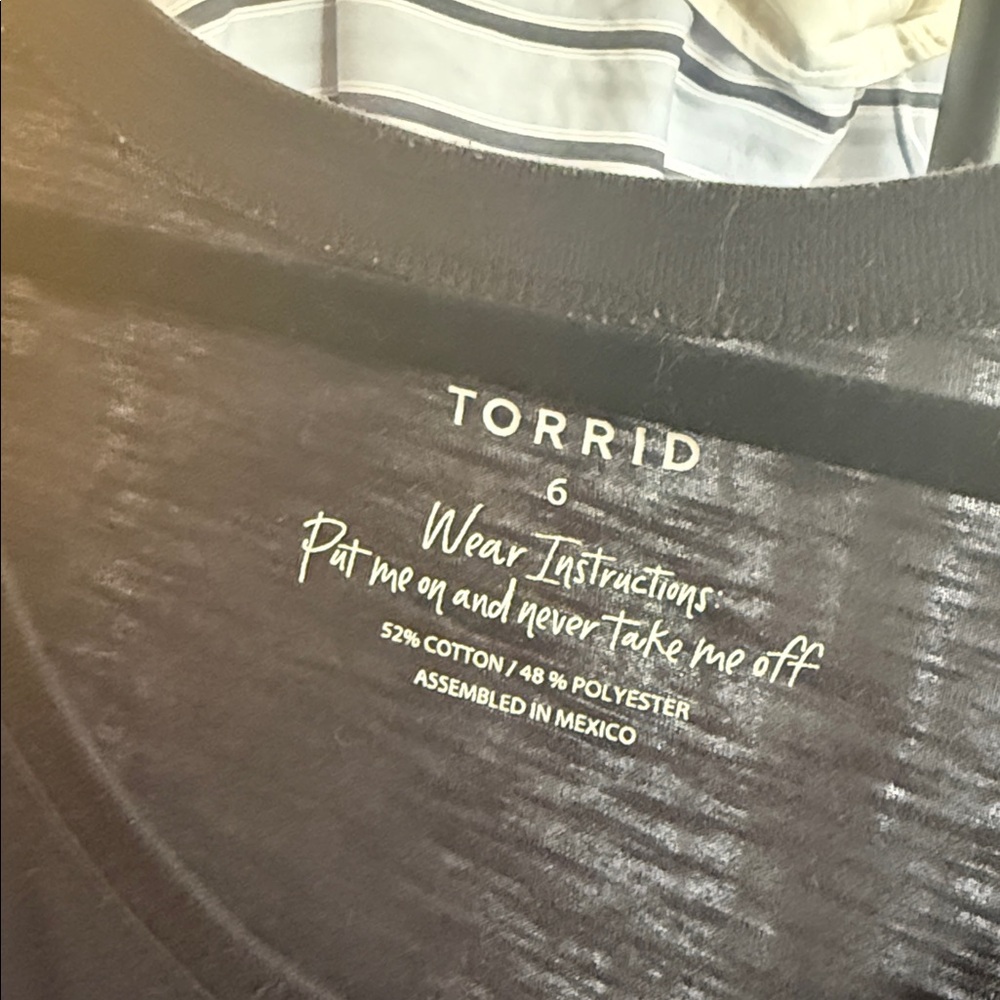 Torrid tee. Super cute peace sign. Sz 6 NWOT - Picture 3 of 7